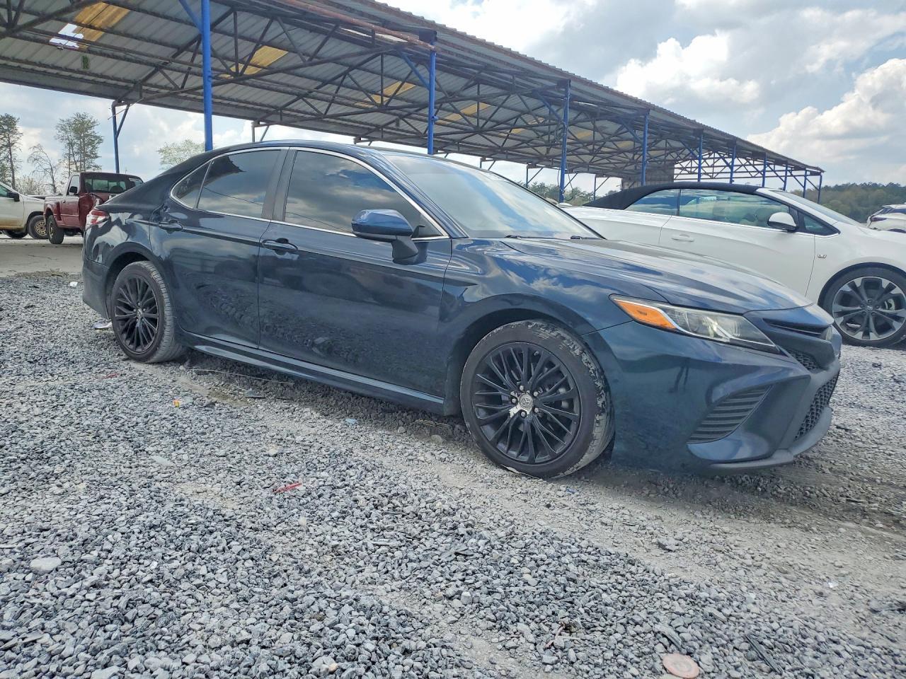 2019 Toyota Camry Se - zdjęcie 4