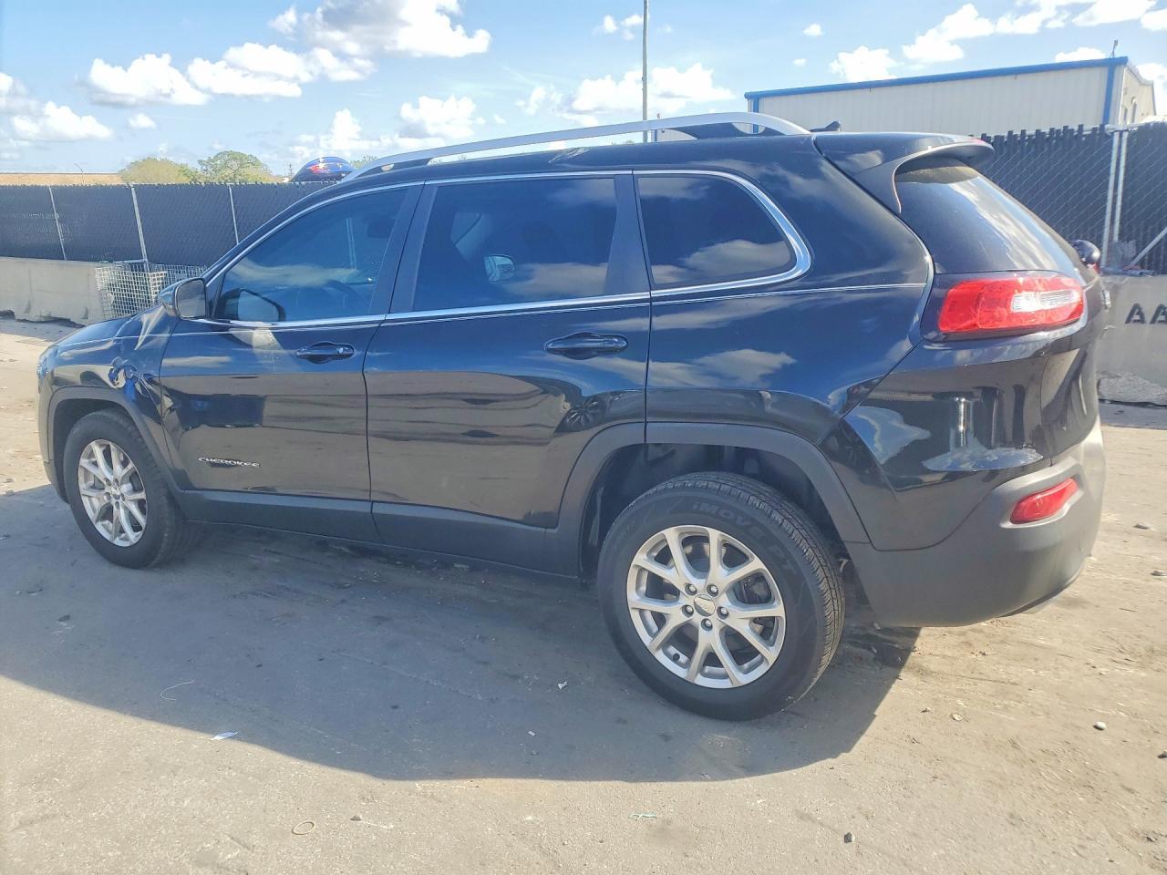 2015 Jeep Cherokee Latitude - zdjęcie 2