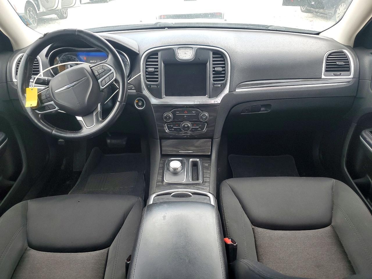 2019 Chrysler 300 Touring - zdjęcie 8