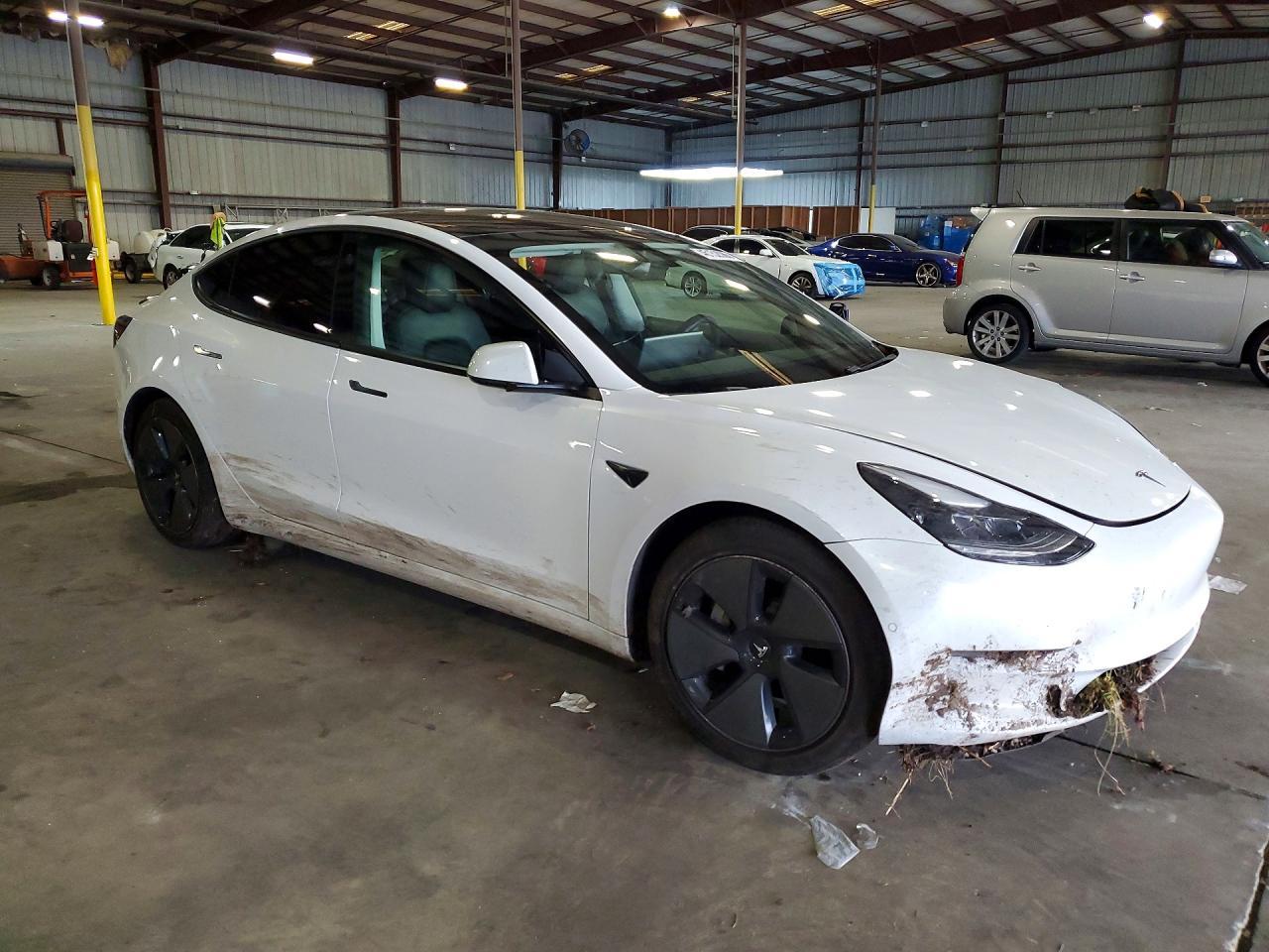 2021 Tesla Model 3 - zdjęcie 4