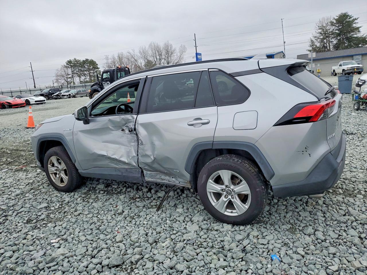 2019 Toyota Rav4 Hybrid Le - zdjęcie 2