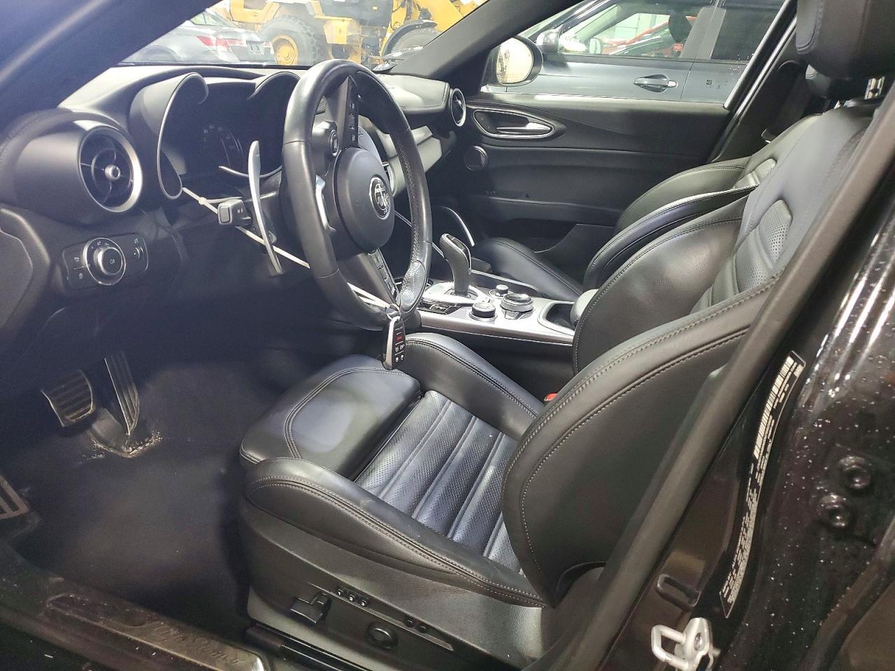 2022 Alfa Romeo Giulia Super - zdjęcie 7