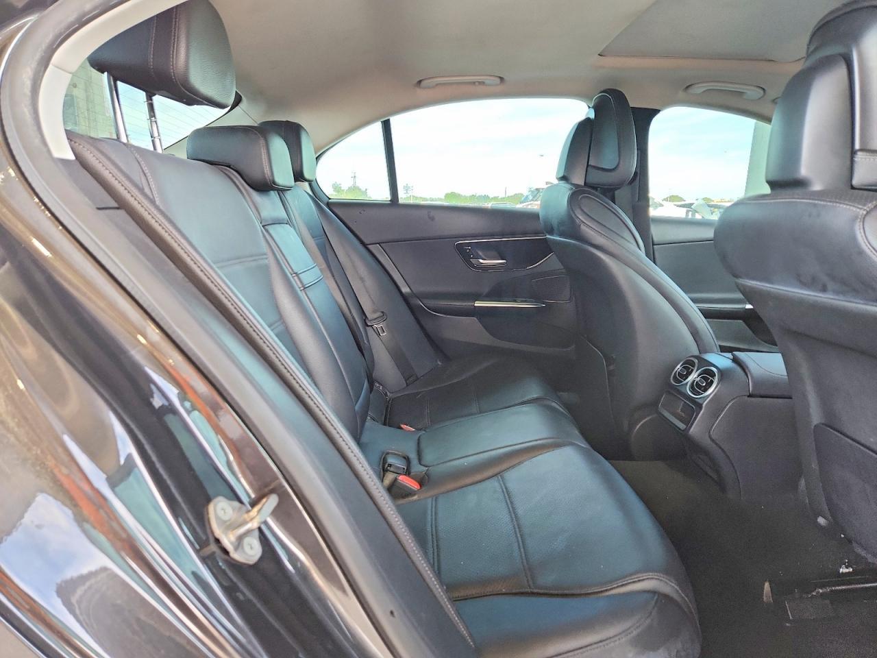 2022 Mercedes-Benz C 300 - zdjęcie 10