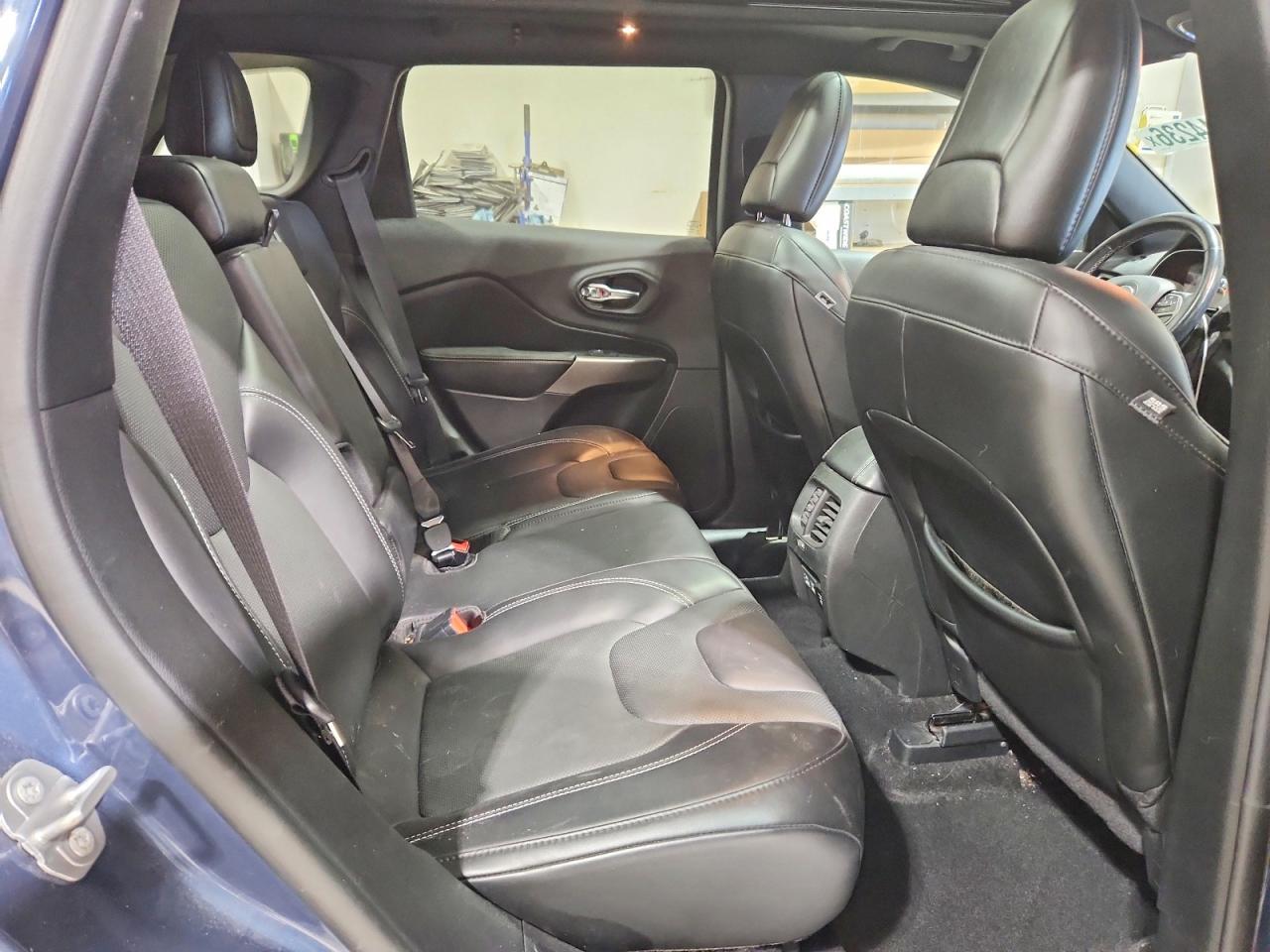 2021 Jeep Cherokee Latitude Lux - zdjęcie 11