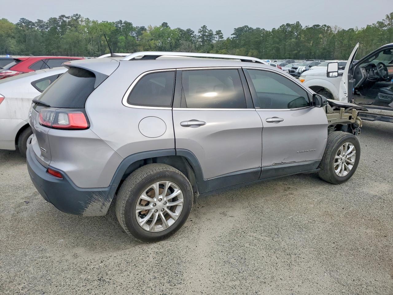 2019 Jeep Cherokee Latitude - zdjęcie 3