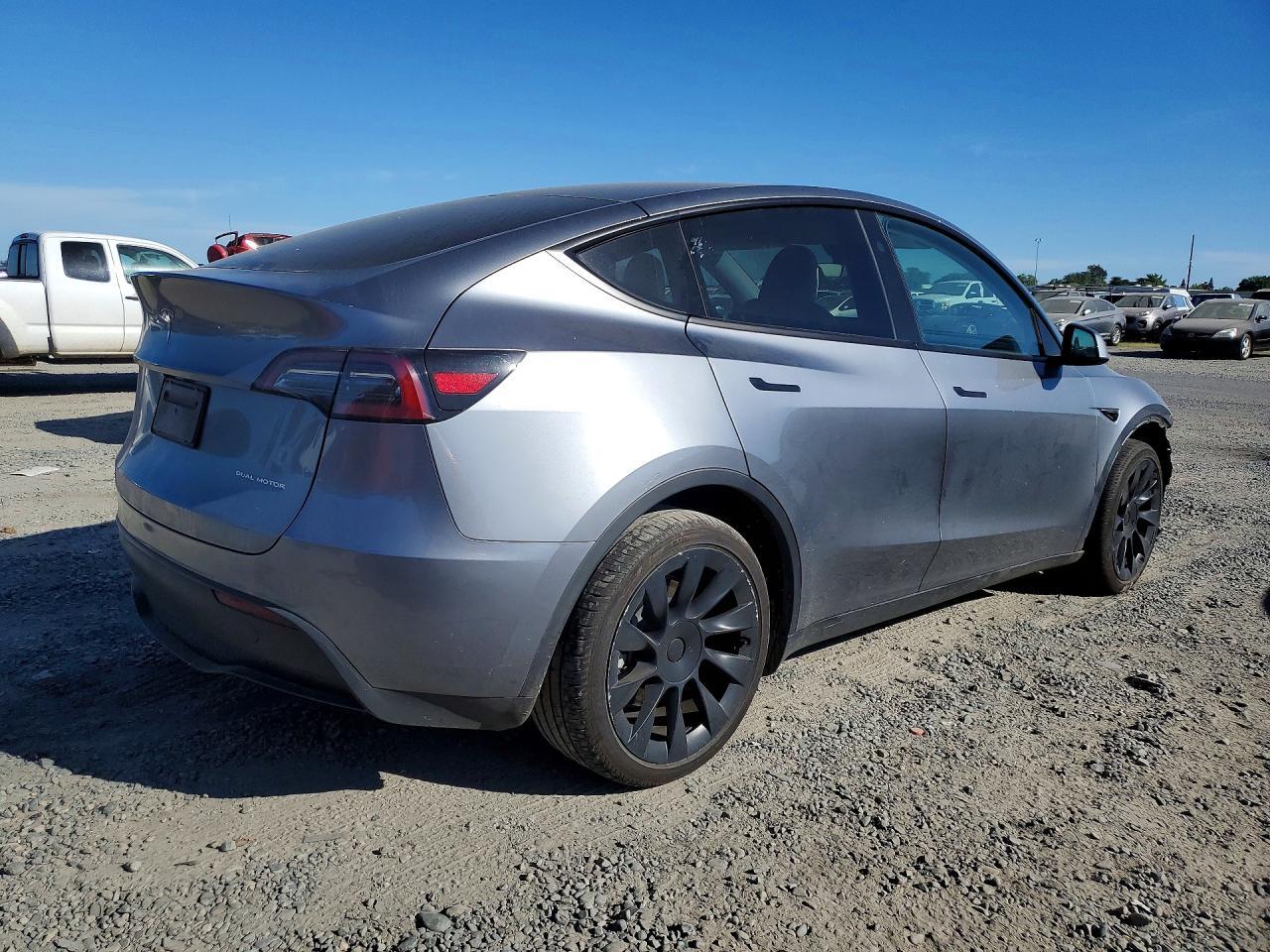 2024 Tesla Model Y - zdjęcie 3