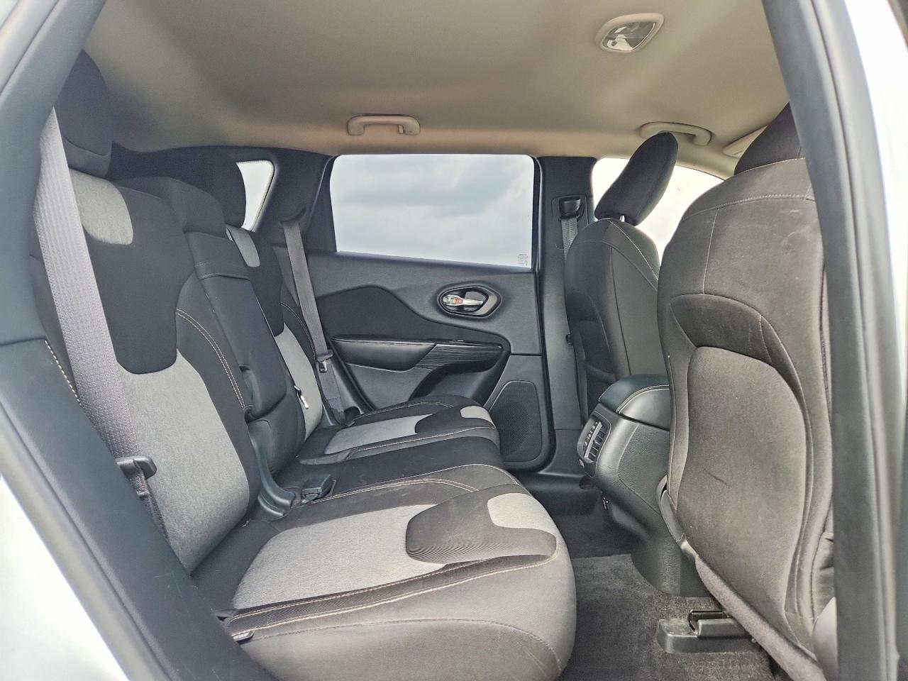 2014 Jeep Cherokee Latitude - zdjęcie 10