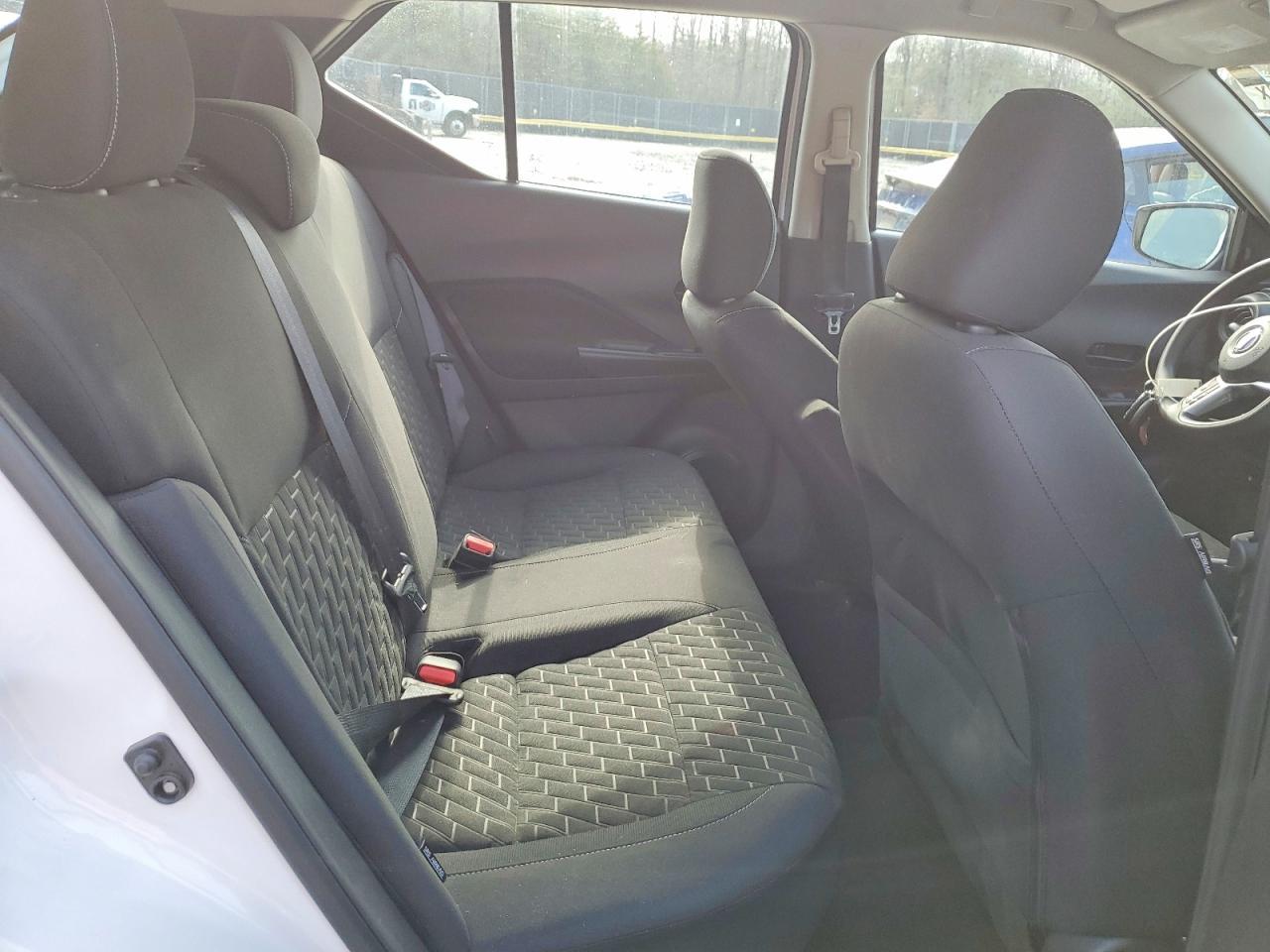 2021 Nissan Kicks S - zdjęcie 10