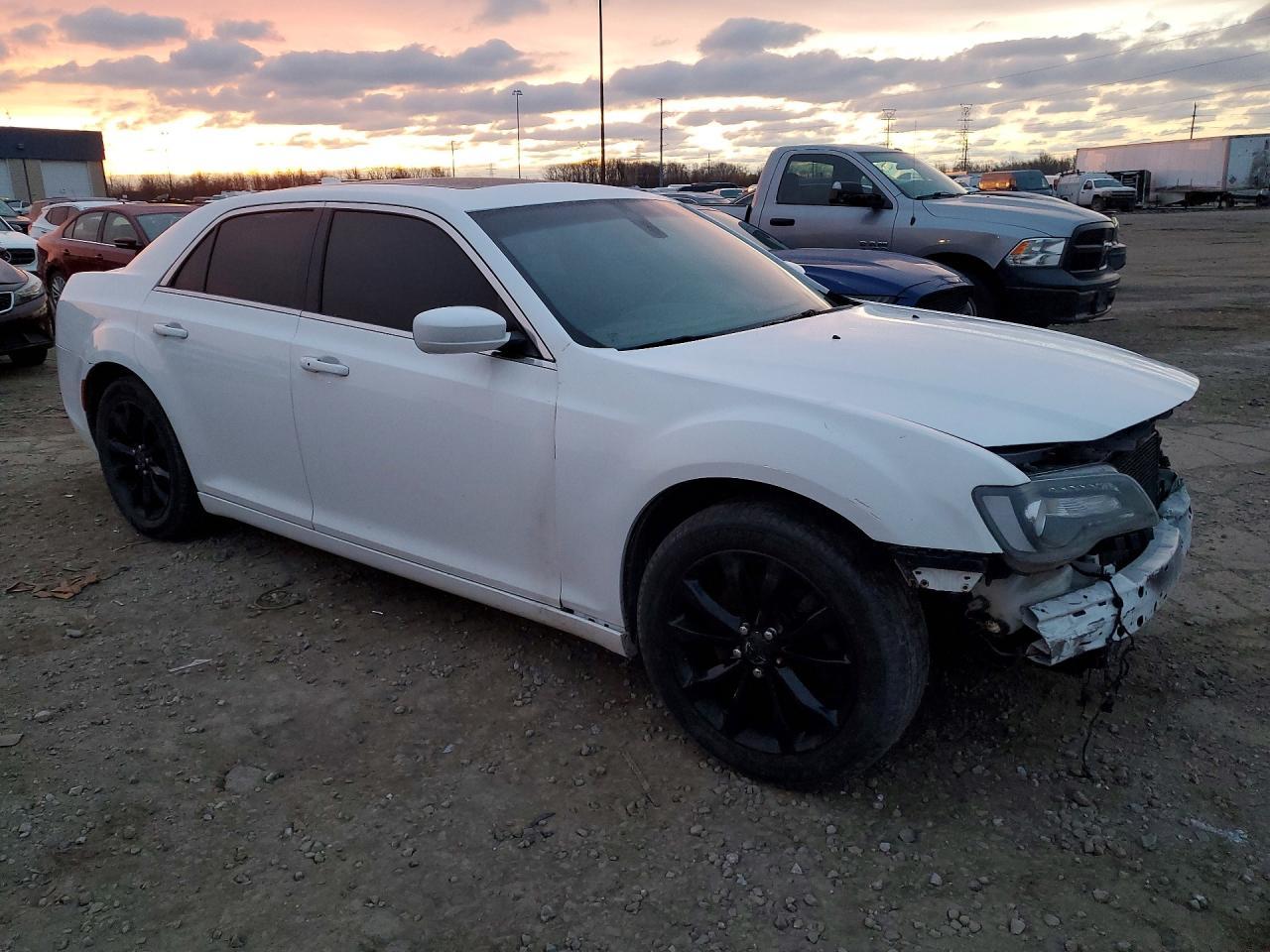 2015 Chrysler 300 Limited - zdjęcie 4