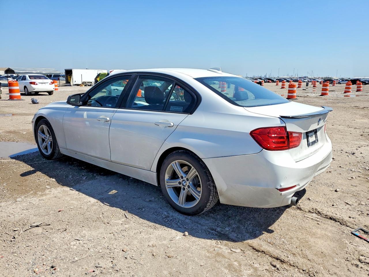 2015 BMW 320 I - zdjęcie 2