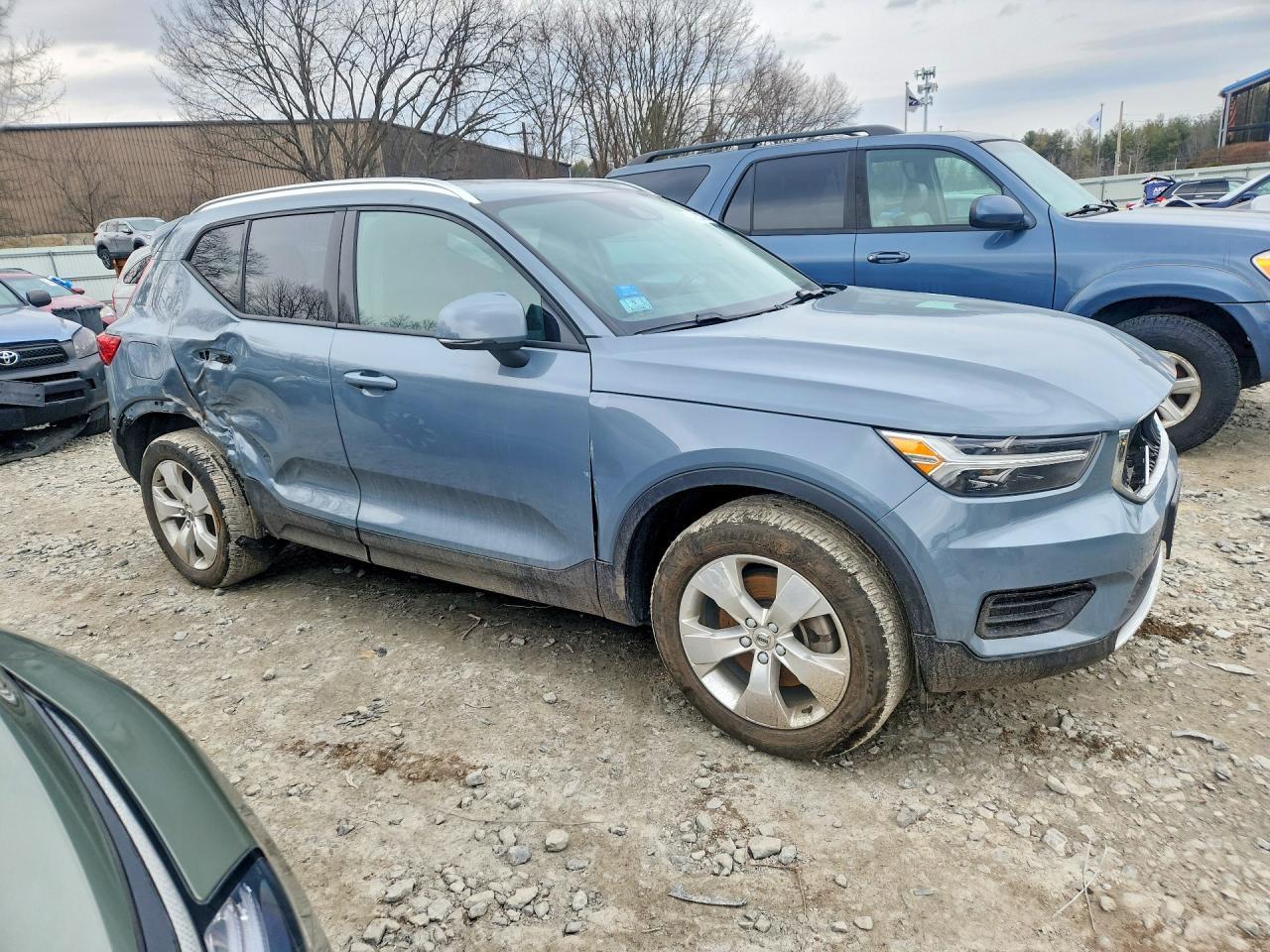 2022 Volvo Xc40 T5 Momentum - zdjęcie 4