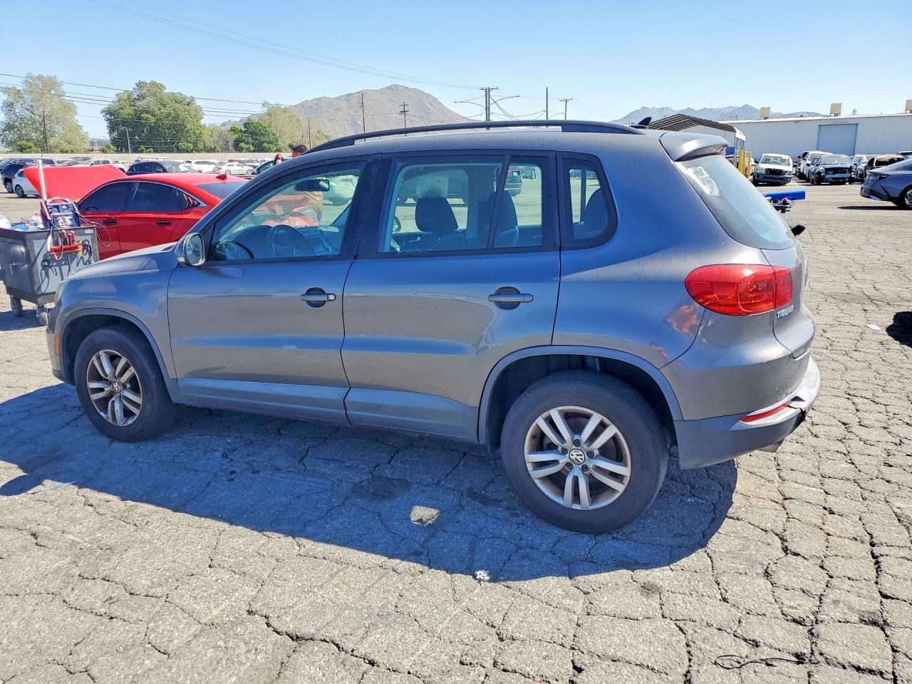 2015 Volkswagen Tiguan S - zdjęcie 2