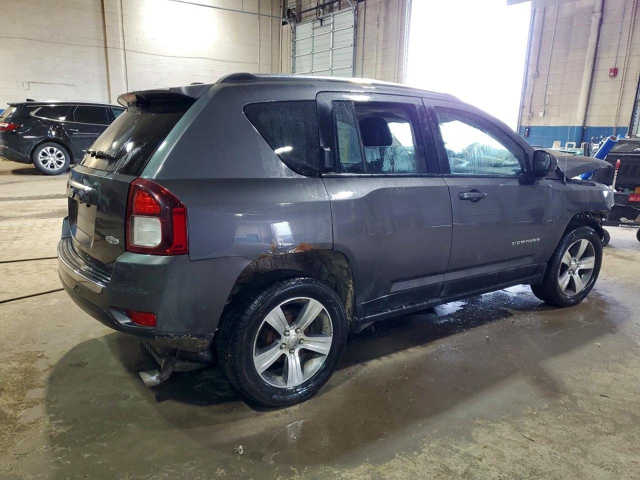 2017 Jeep Compass Latitude - zdjęcie 3
