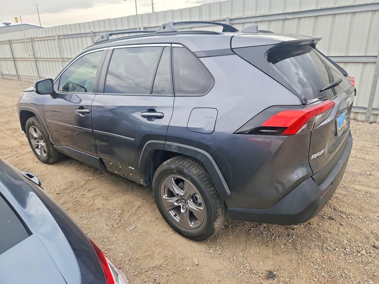 2022 Toyota Rav4 Hybrid Xle - zdjęcie 2