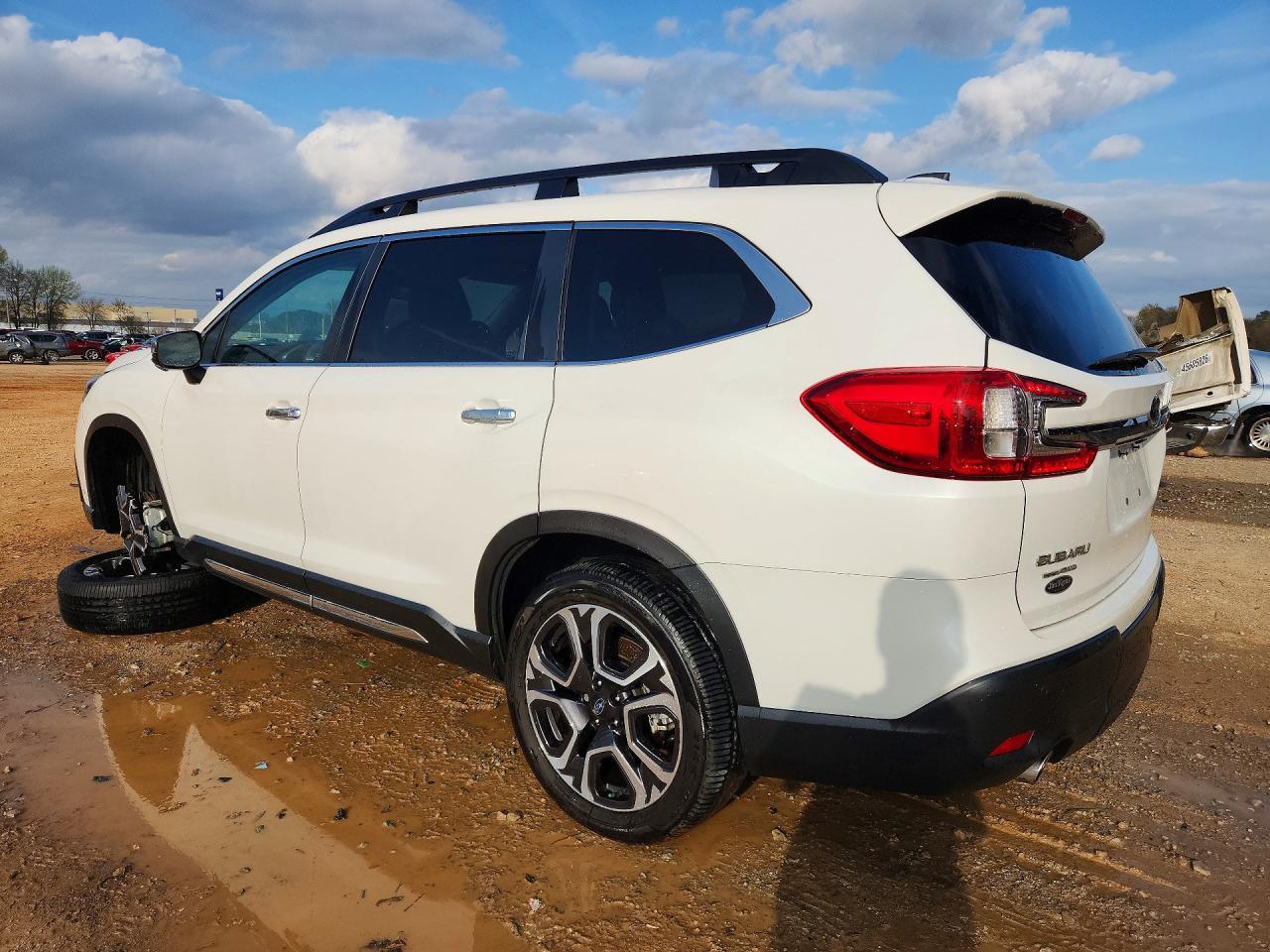 2023 Subaru Ascent Touring - zdjęcie 2