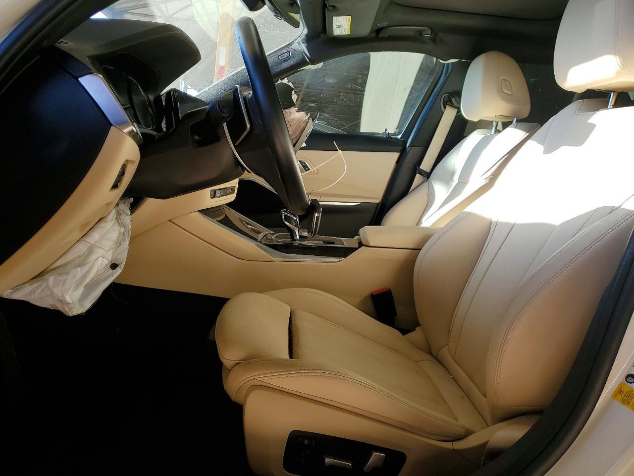 2021 BMW 330I - zdjęcie 7