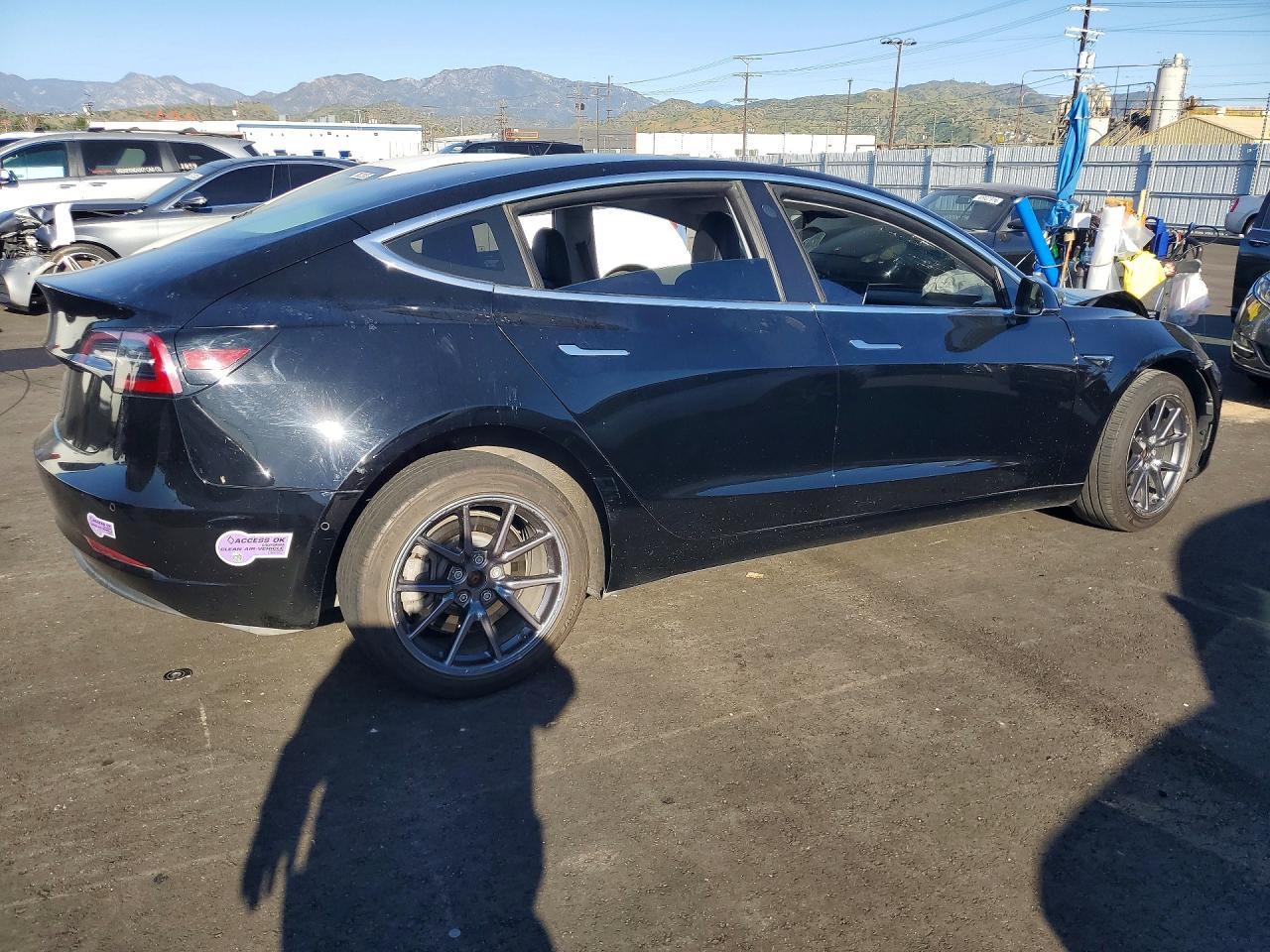 2019 Tesla Model 3 - zdjęcie 3