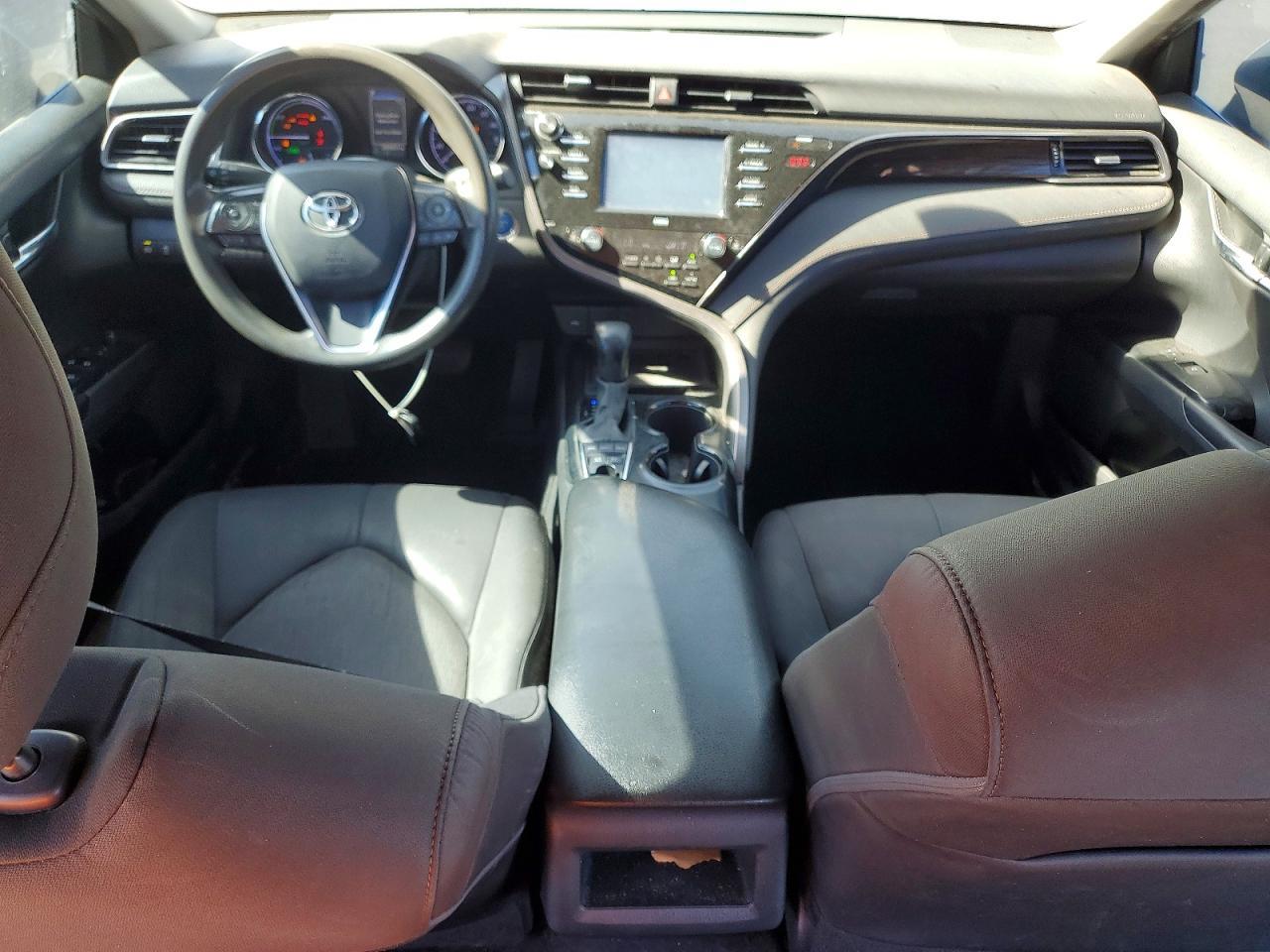 2020 Toyota Camry Hybrid Le - zdjęcie 8