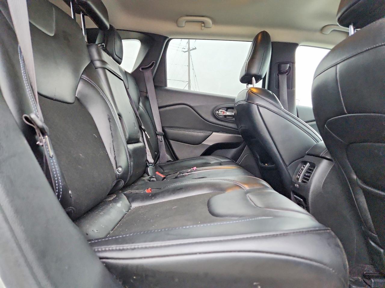 2019 Jeep Cherokee Latitude Plus - zdjęcie 11