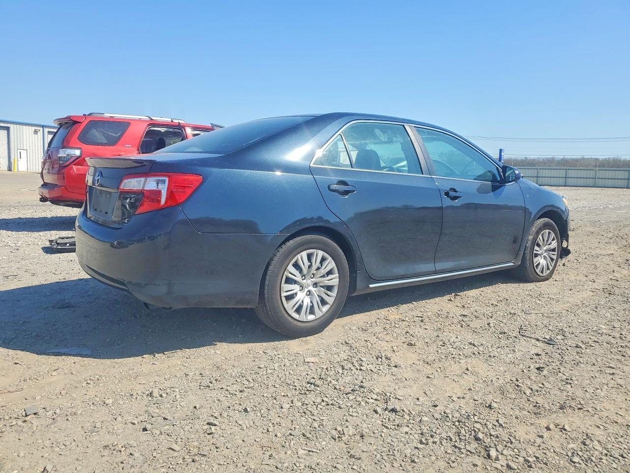 2013 Toyota Camry Le - zdjęcie 3