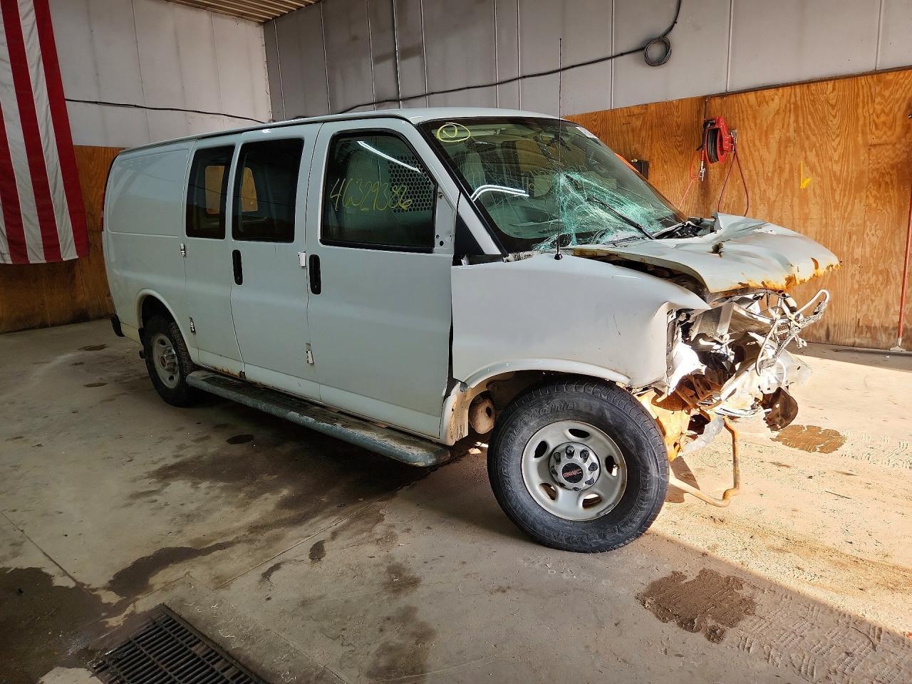 2017 GMC Savana G2500 - zdjęcie 4