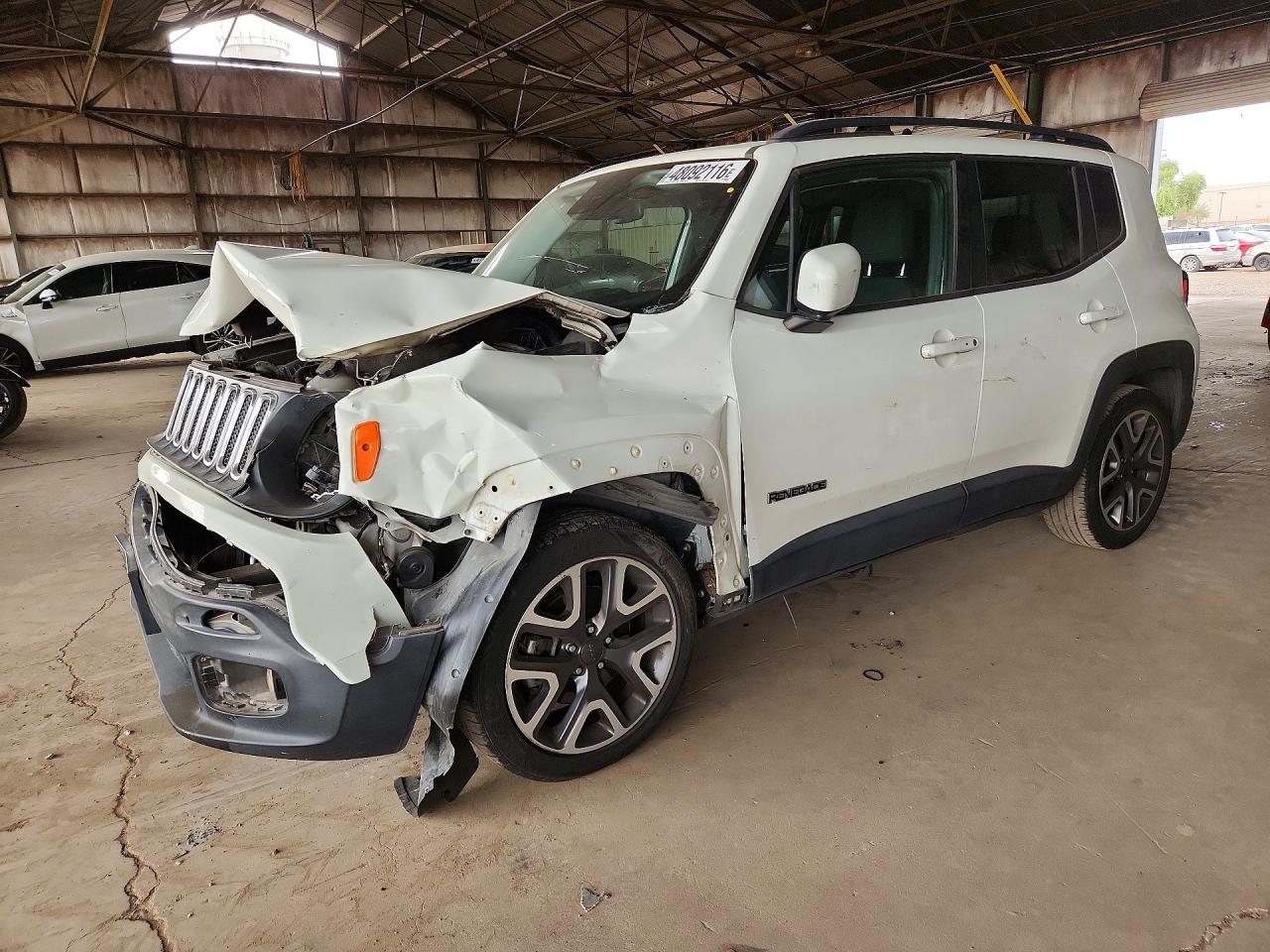 2016 Jeep Renegade Latitude - zdjęcie główne