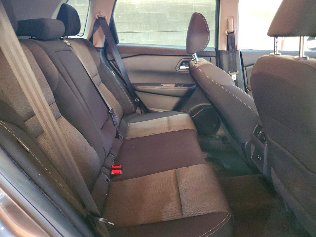 2025 Nissan Rogue Sv - zdjęcie 11