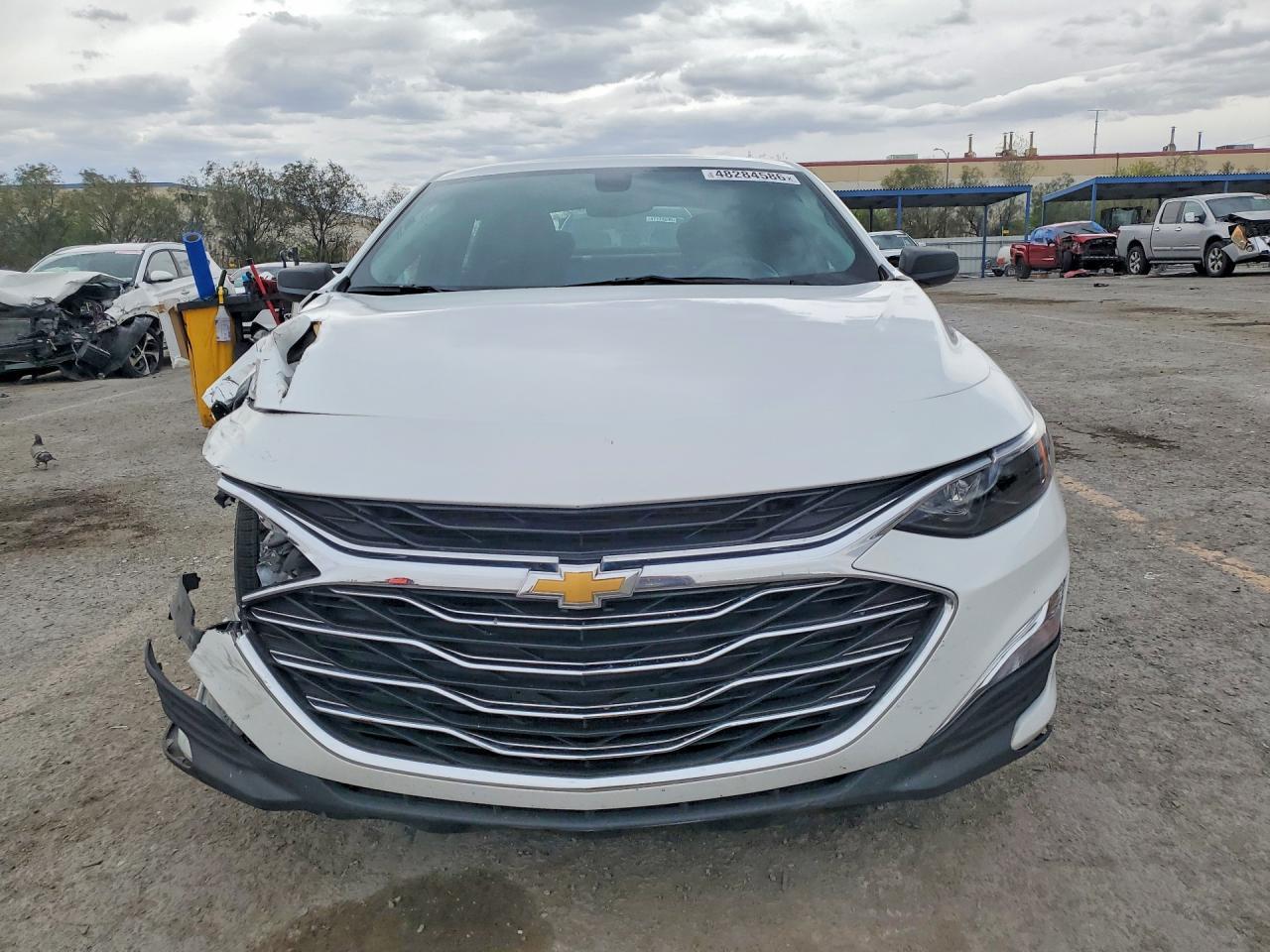 2022 Chevrolet Malibu Ls - zdjęcie 5