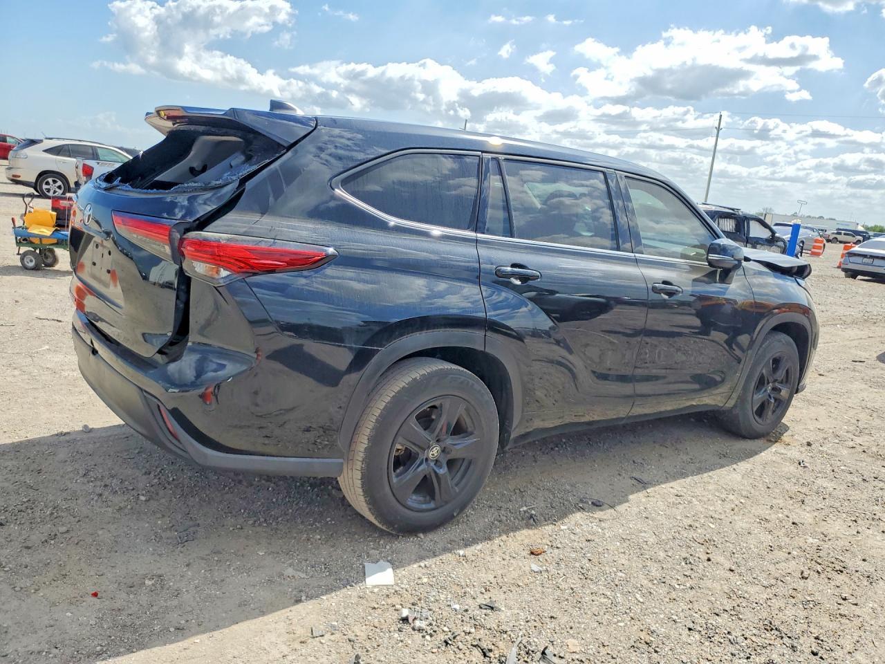 2022 Toyota Highlander L - zdjęcie 3