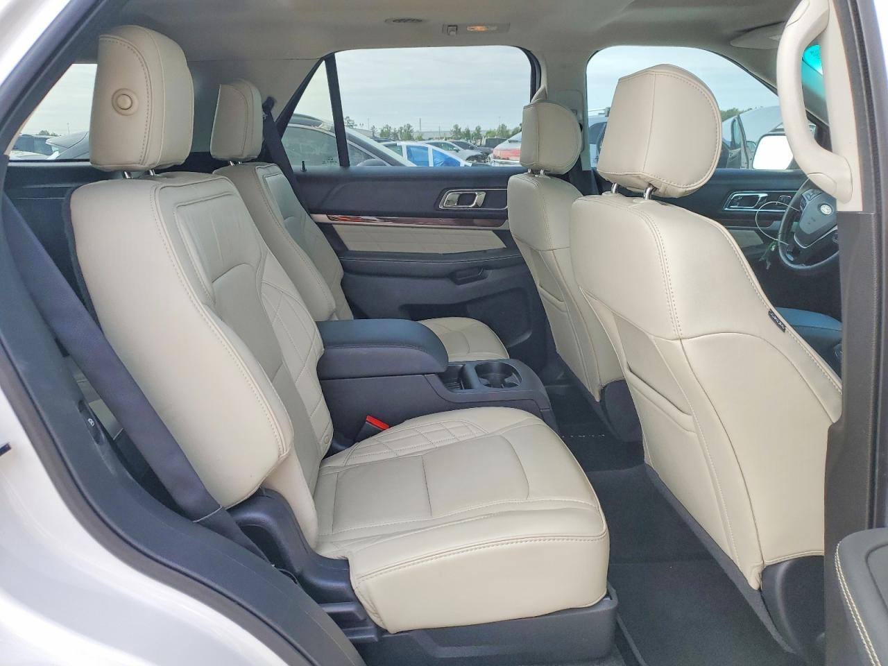 2017 Ford Explorer Platinum - zdjęcie 11