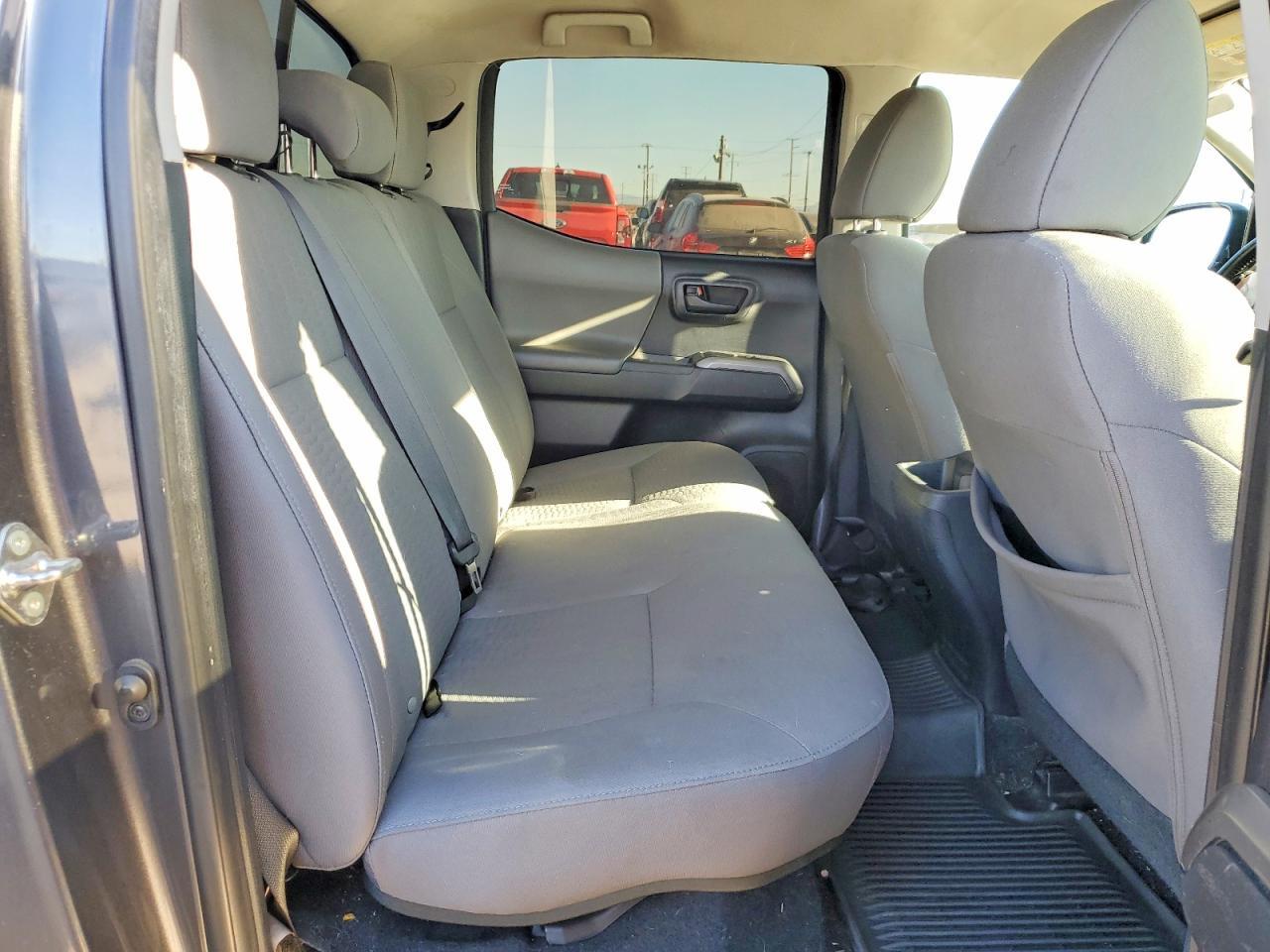 2019 Toyota Tacoma Sr5 - zdjęcie 10