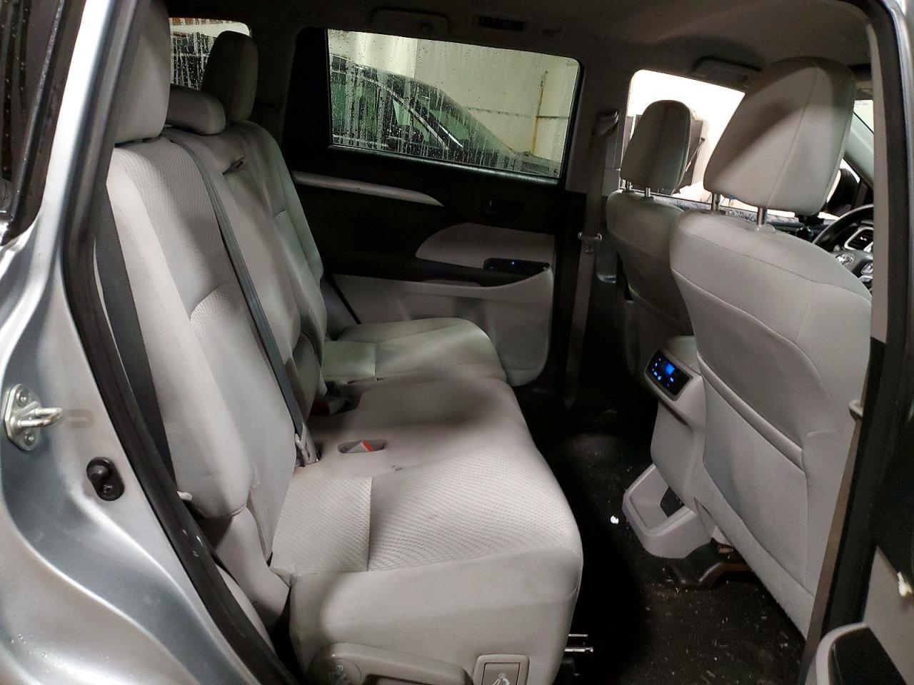 2017 Toyota Highlander Le - zdjęcie 11