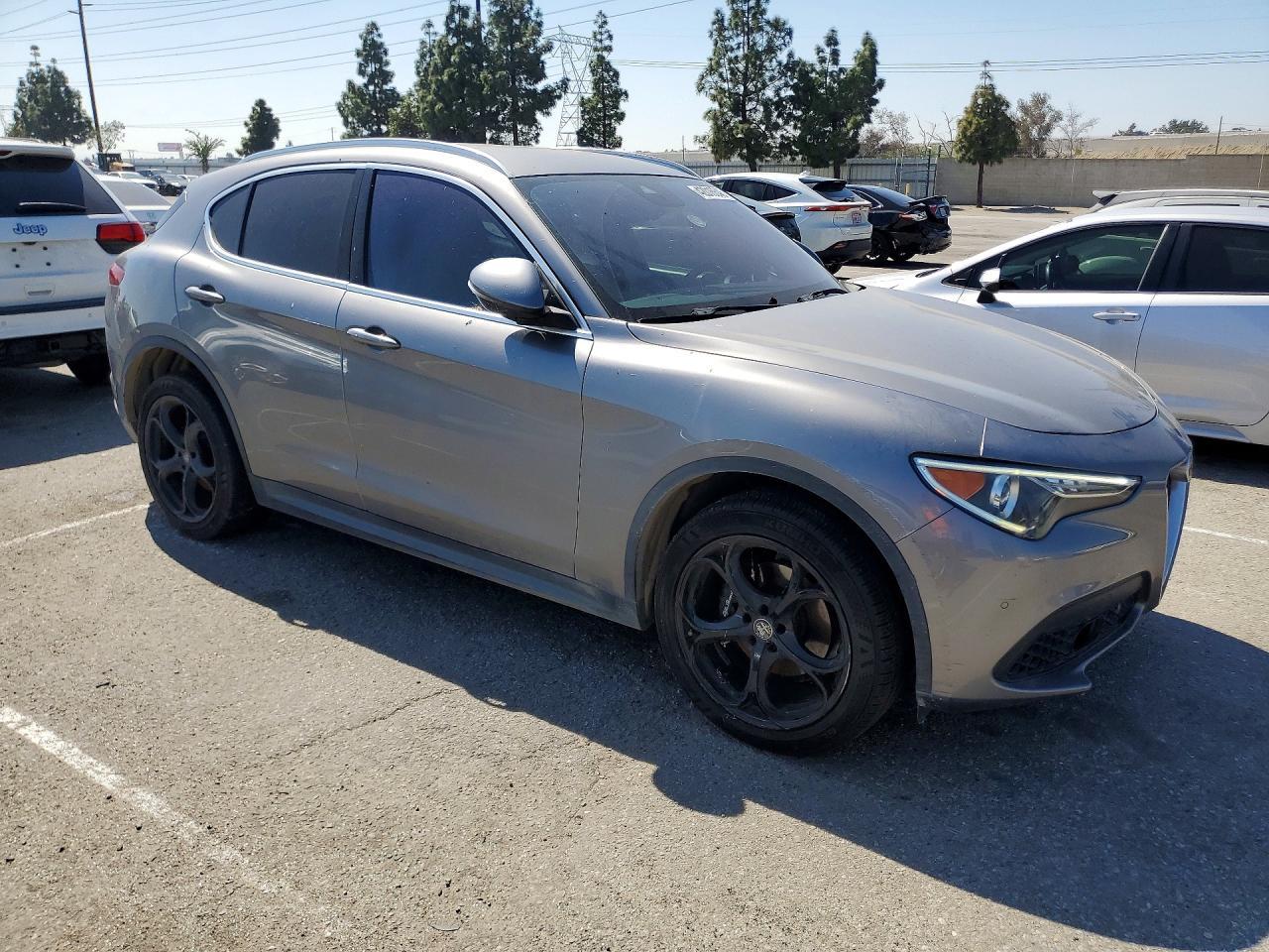 2018 Alfa Romeo Stelvio Ti - zdjęcie 4
