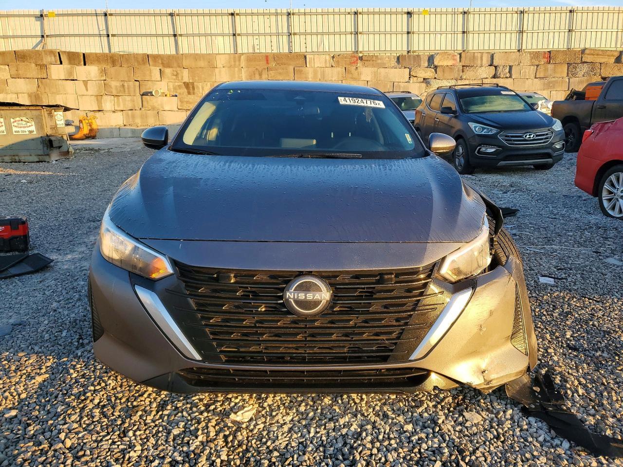2025 Nissan Sentra Sv - zdjęcie 5
