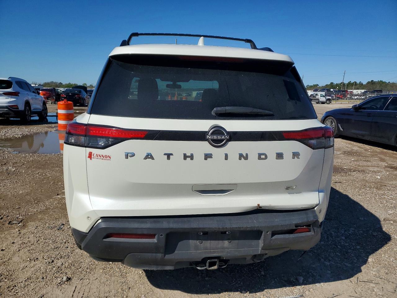 2022 Nissan Pathfinder Sv - zdjęcie 6