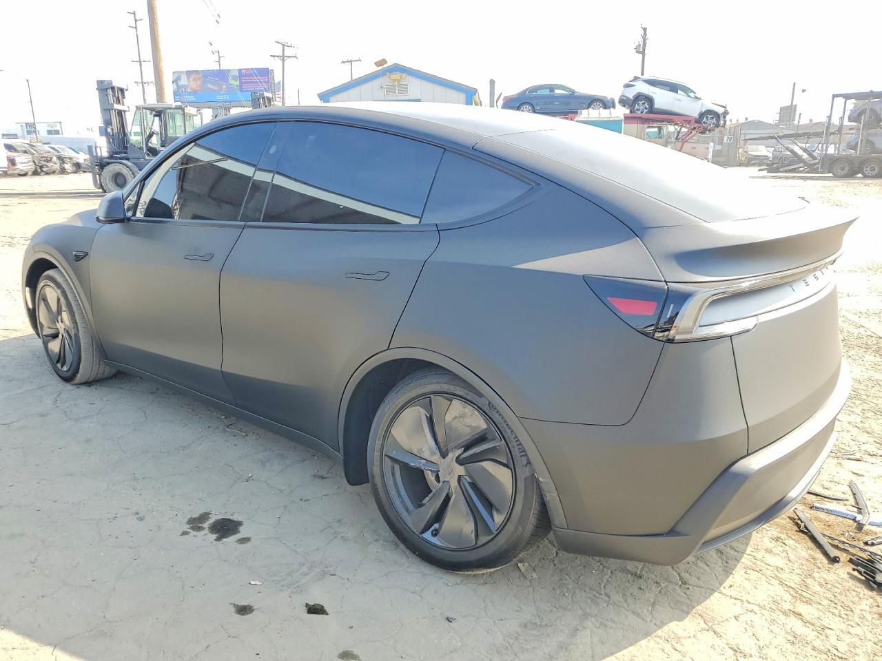 2026 Tesla Model Y - zdjęcie 2