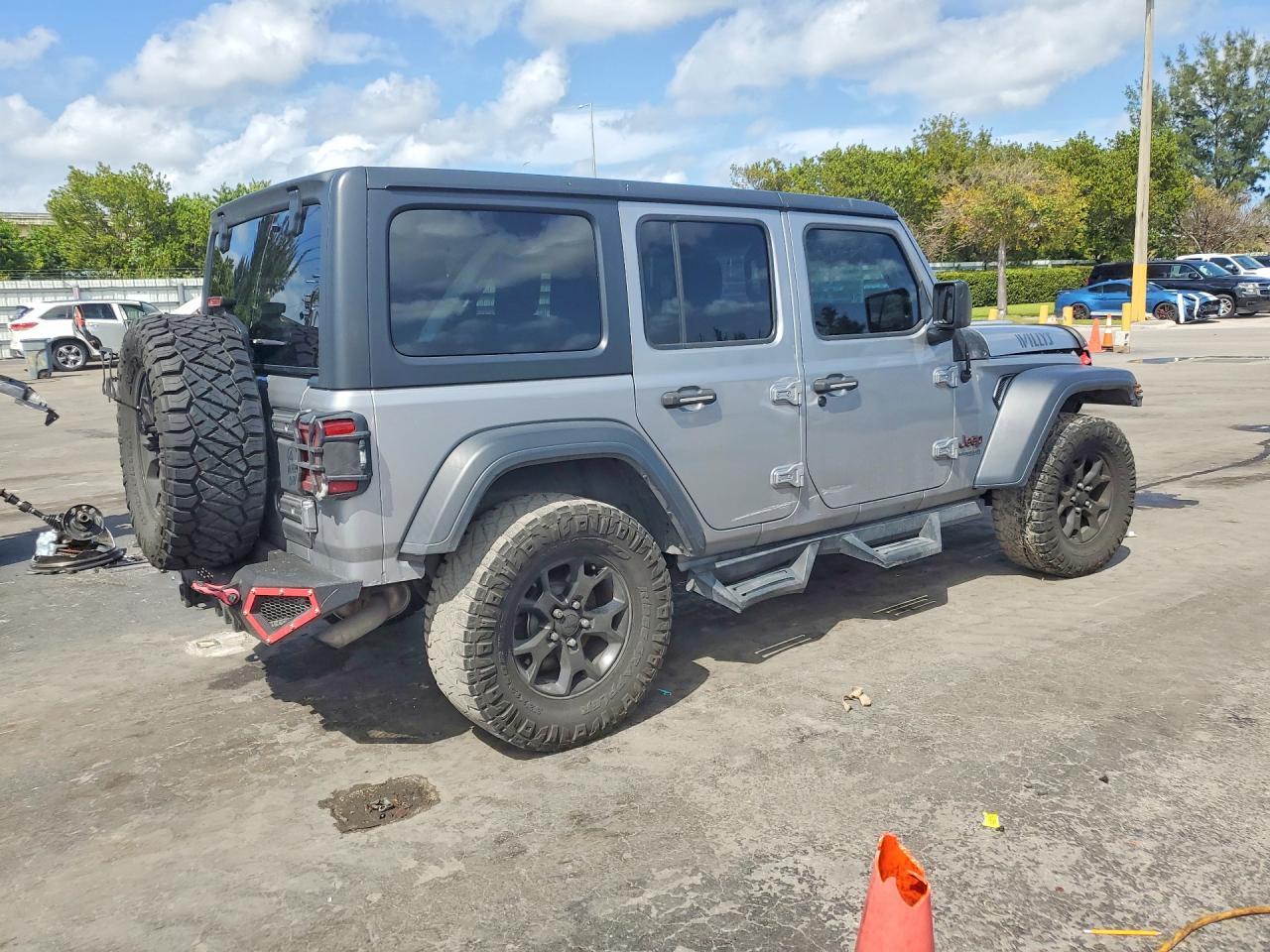2020 Jeep Wrangler Unlimited Sport - zdjęcie 3