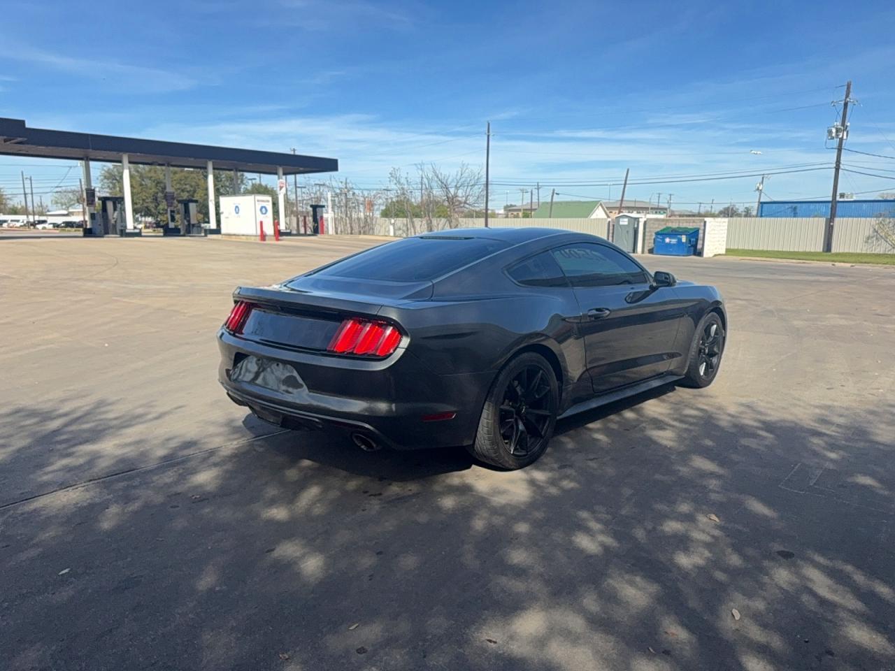 2017 Ford Mustang - zdjęcie 4