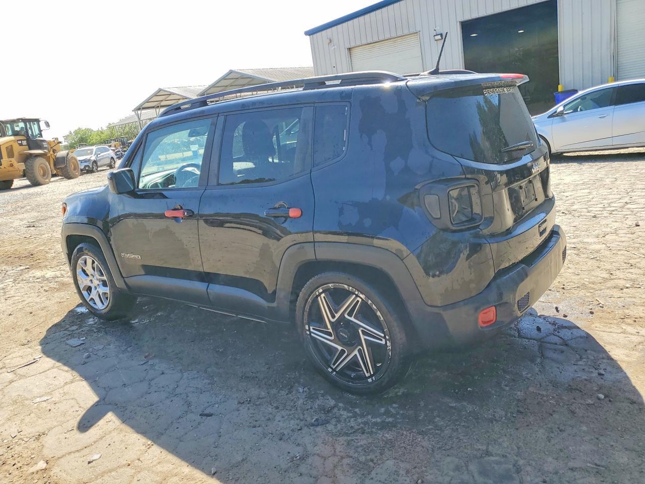 2020 Jeep Renegade Latitude - zdjęcie 2