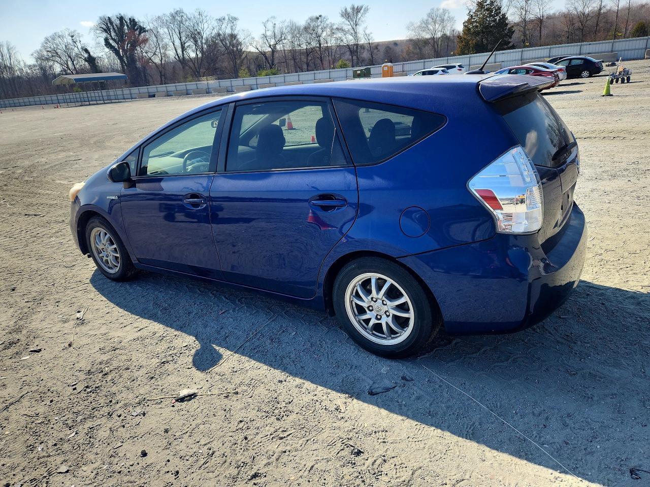 2013 Toyota Prius V Three - zdjęcie 2