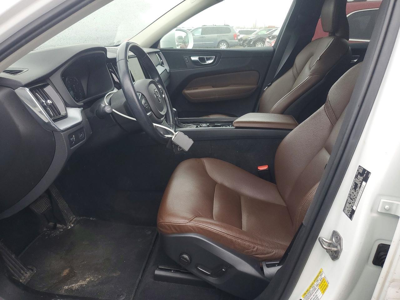 2020 Volvo Xc60 T6 Momentum - zdjęcie 7