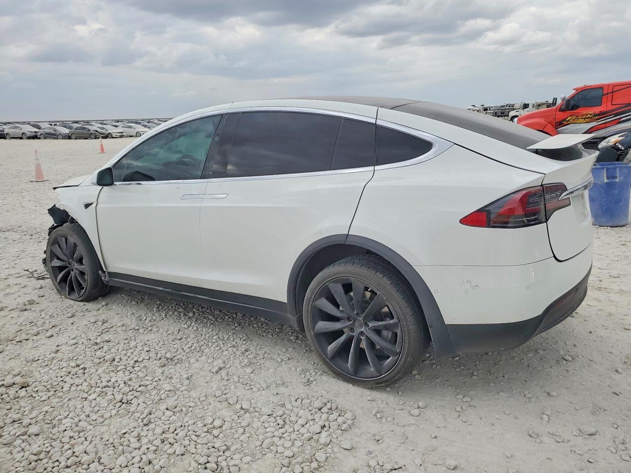 2020 Tesla Model X - zdjęcie 2
