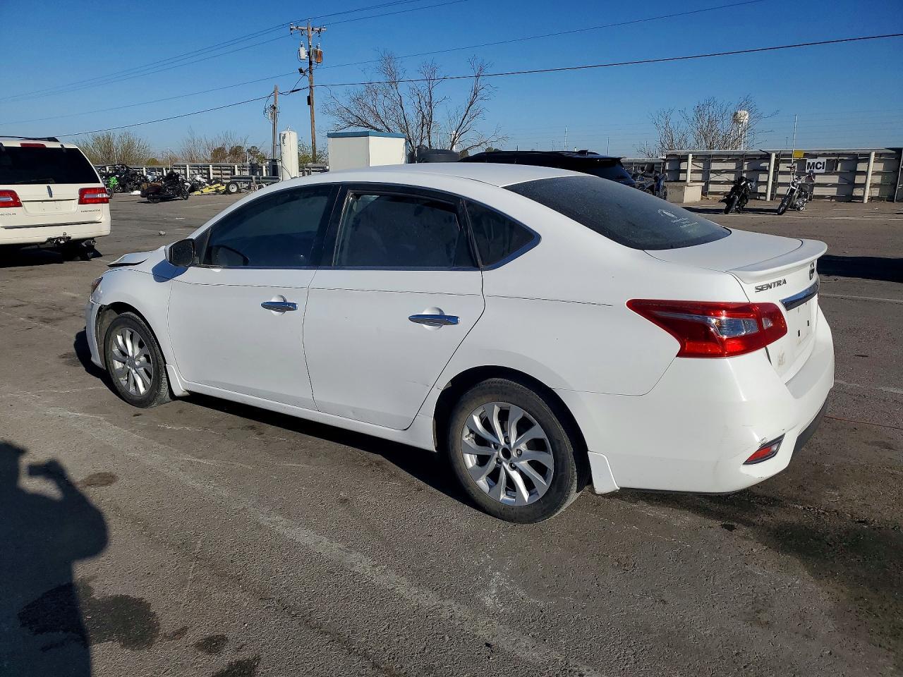 2019 Nissan Sentra S - zdjęcie 2