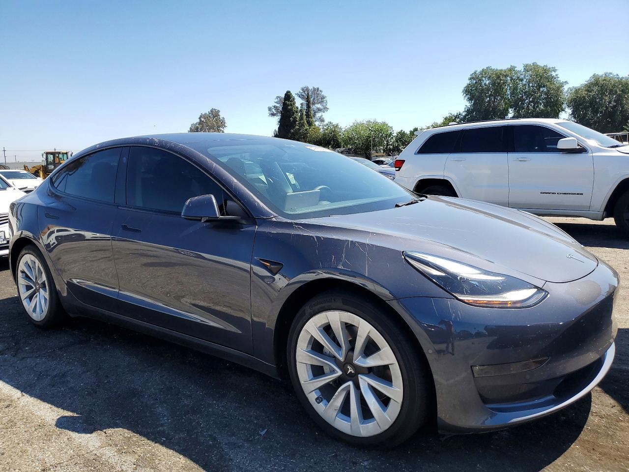2022 Tesla Model 3 - zdjęcie 4