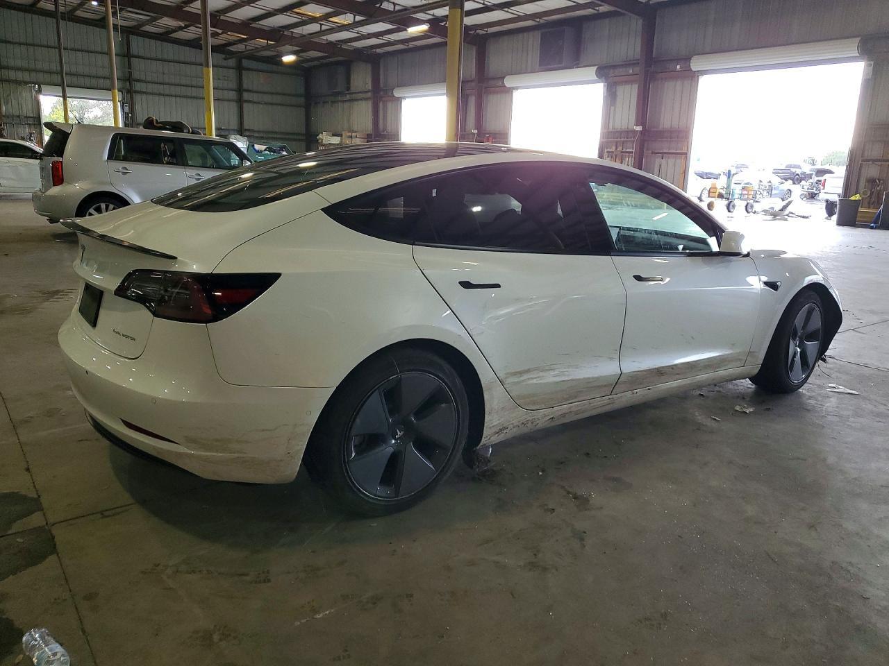 2021 Tesla Model 3 - zdjęcie 3