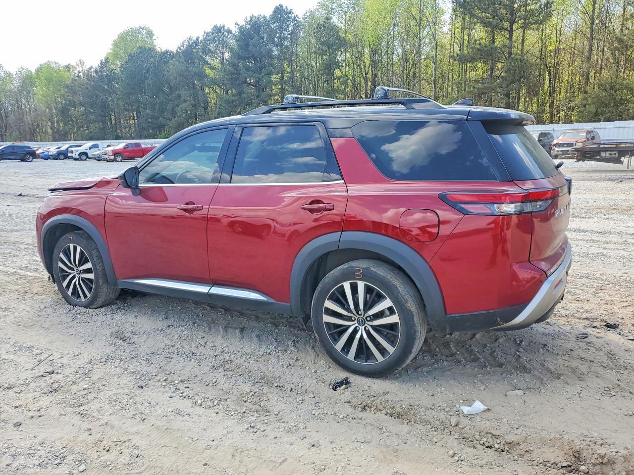 2023 Nissan Pathfinder Platinum - zdjęcie 2