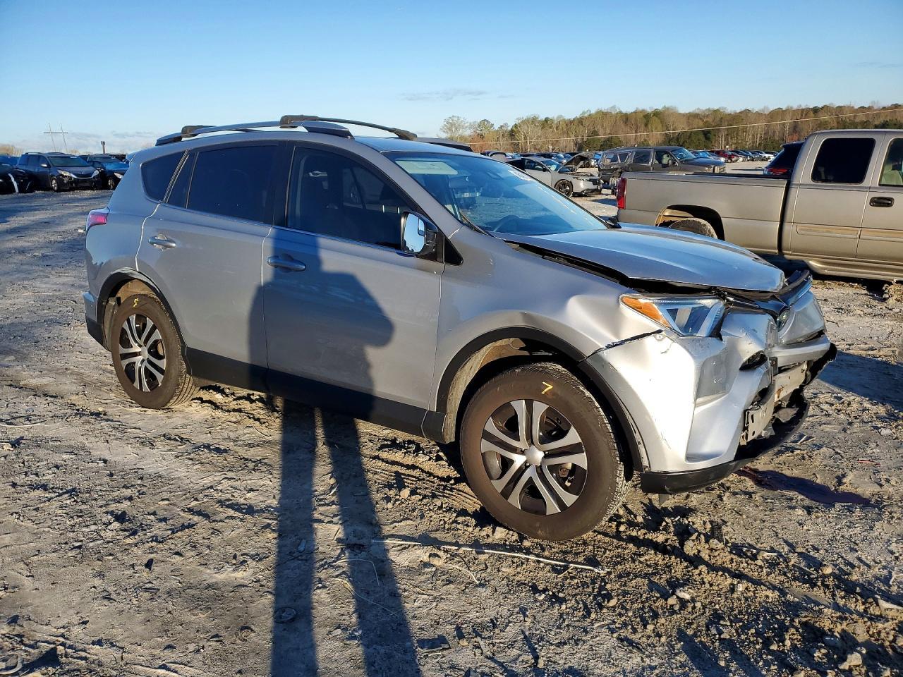 2017 Toyota Rav4 Le - zdjęcie 4