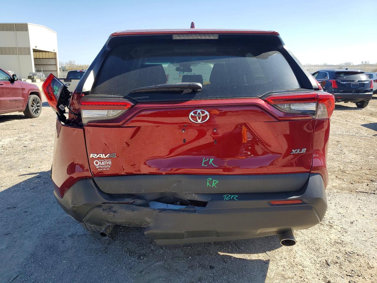 2020 Toyota Rav4 Xle - zdjęcie 6