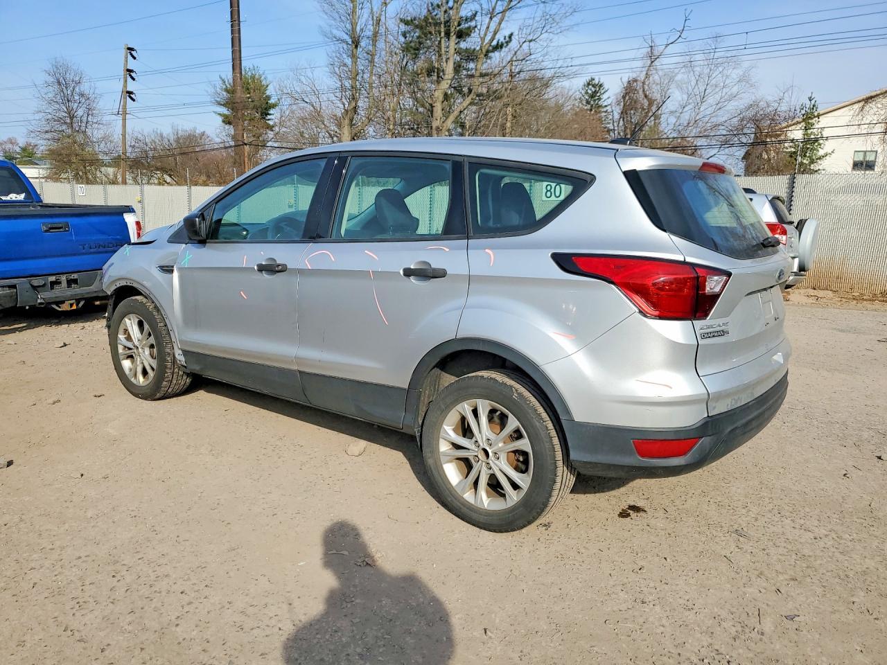 2019 Ford Escape S - zdjęcie 2