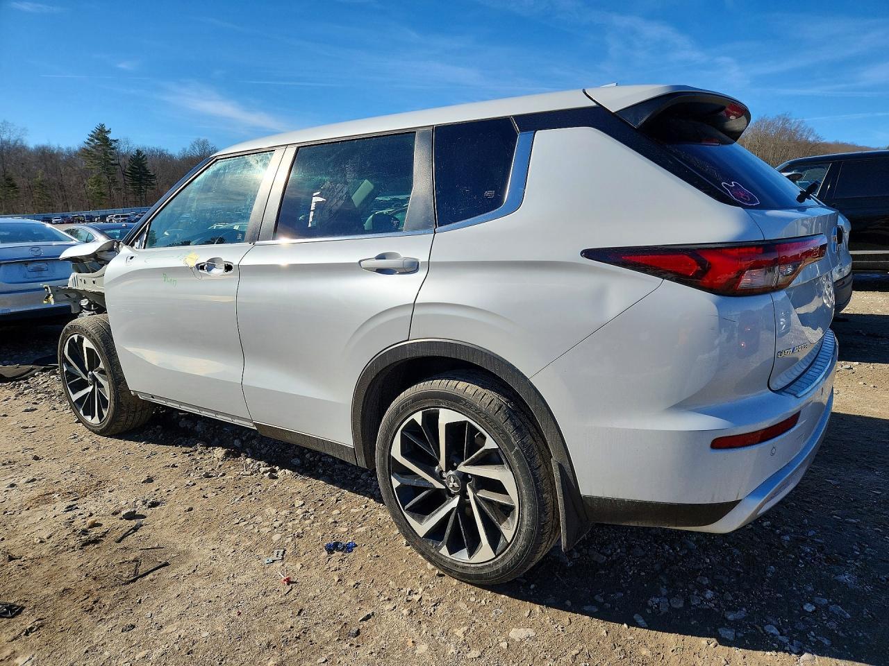 2022 Mitsubishi Outlander Se - zdjęcie 2